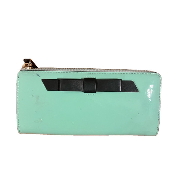KATE SPADE ♠️ patent leather wallet